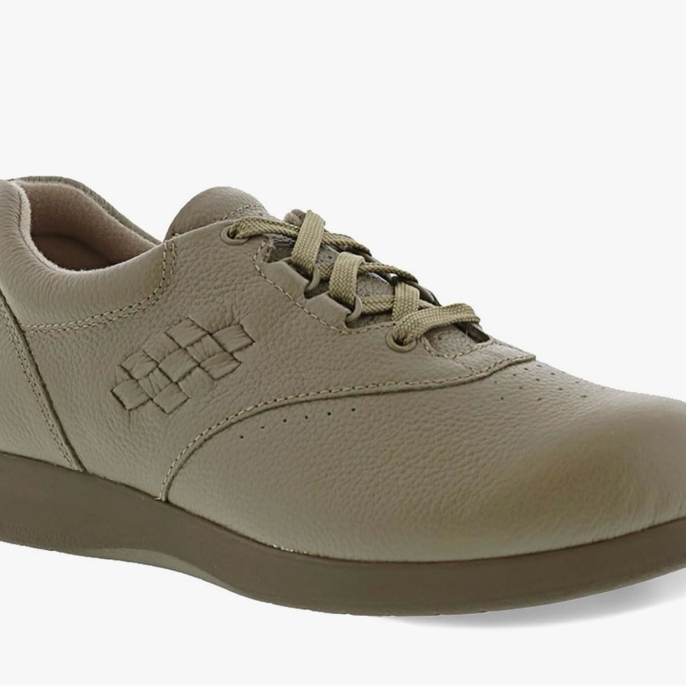 Drew Parade || woman’s walking shoes Taupe
